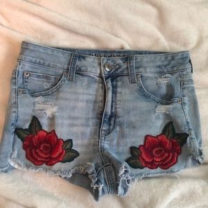 American Eagle high rise shorties!🌺